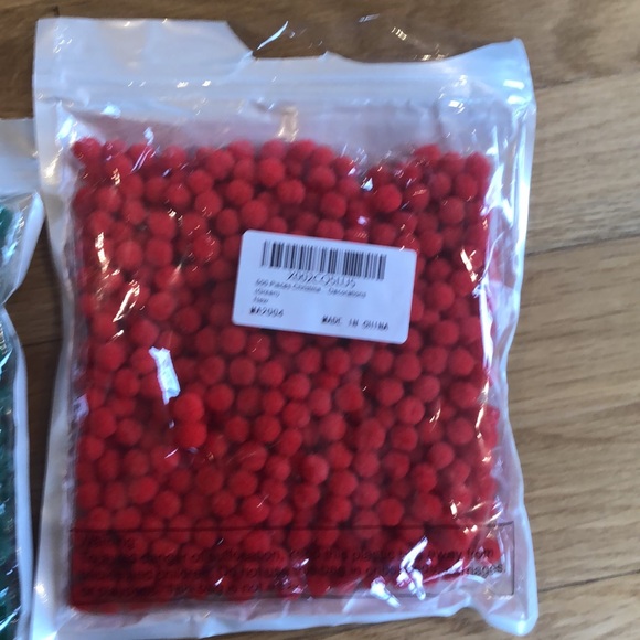 Mini Pom poms - Picture 3 of 3